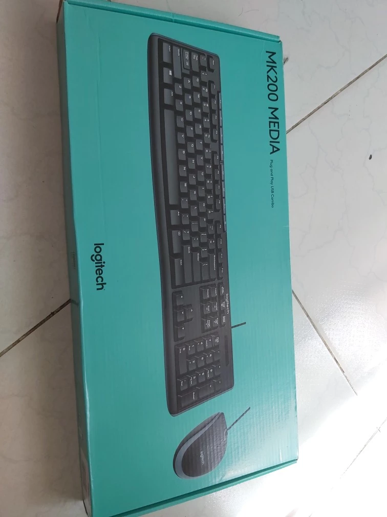 Bộ bàn phím và chuột có dây Logitech MK200