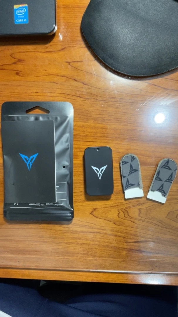 Bao tay chơi game Flydigi P1 Sliver dành cho game thủ chuyên nghiệp