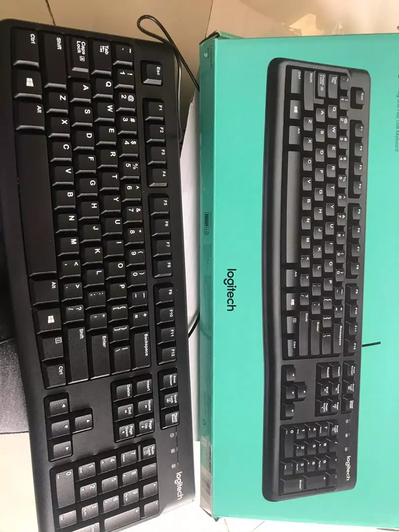 Bàn phím có dây Logitech K120 - Bền bỉ, chống tràn, kích thước đầy đủ có phím số