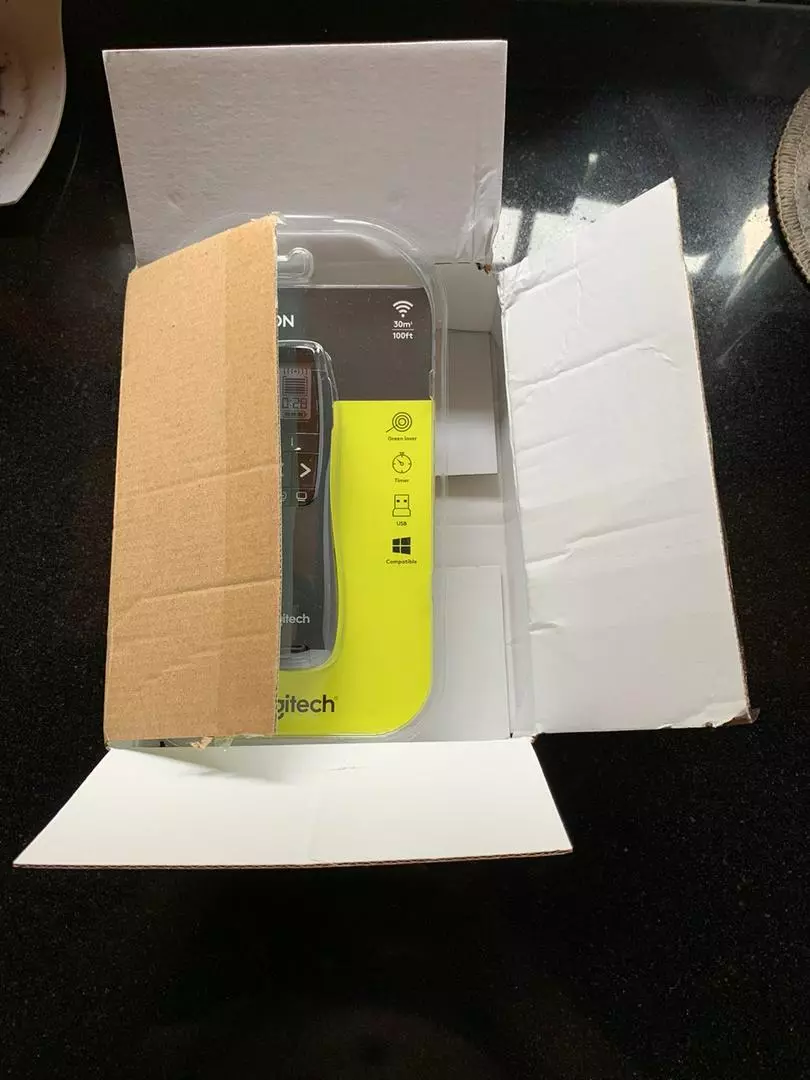 Bút trình chiếu LOGITECH R800 - Có màn hình LCD, phạm vi kết nối 30M