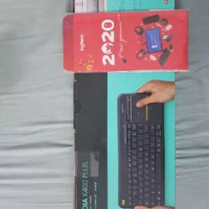 Bàn phím không dây Logitech K400 Plus, có touchpad để kết nối PC - TV, Laptop