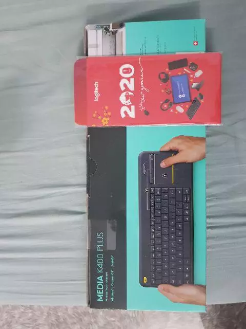 Bàn phím không dây Logitech K400 Plus, có touchpad để kết nối PC - TV, Laptop