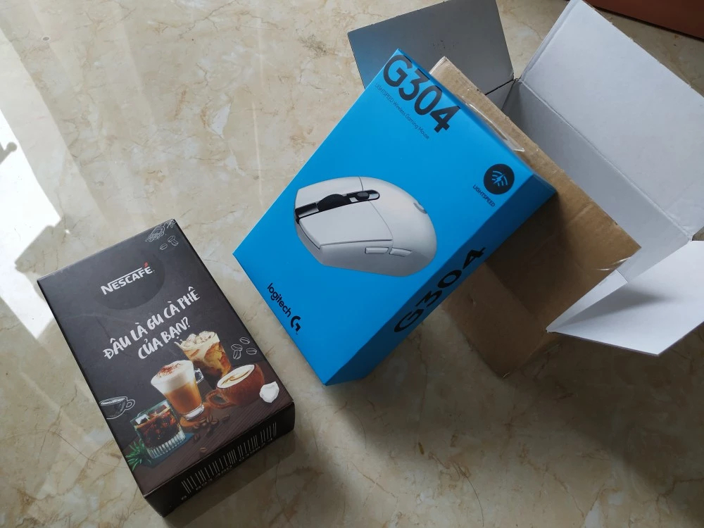 Chuột gaming không dây Logitech G304 - nhẹ, 6 nút lập trình, onboard memory, pin 250h