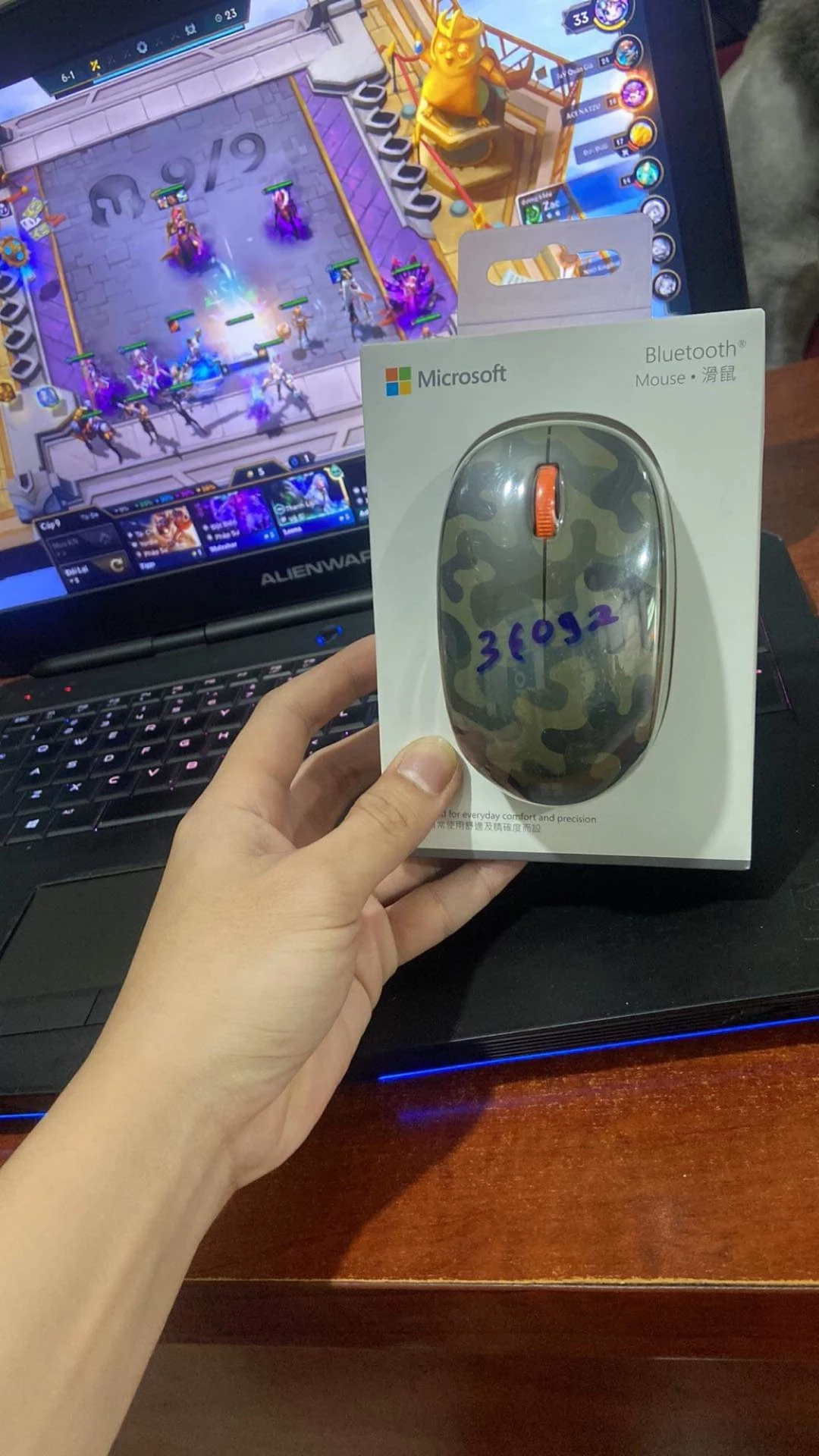 Chuột Bluetooth Microsoft Camo màu xanh rêu (8KX-00031)