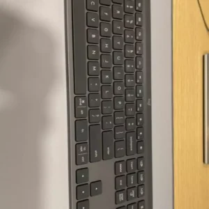Bàn di chuột cỡ lớn Logitech Desk Mat - Đế chống trượt, lướt dễ dàng, chống đổ tràn