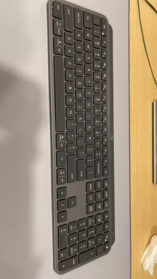 Bàn di chuột cỡ lớn Logitech Desk Mat - Đế chống trượt, lướt dễ dàng, chống đổ tràn