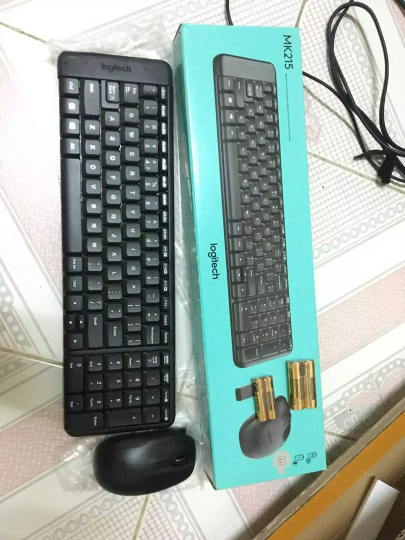 Combo chuột phím không dây Logitech MK215 - nhỏ gọn, có phím số, 1 đầu thu USB
