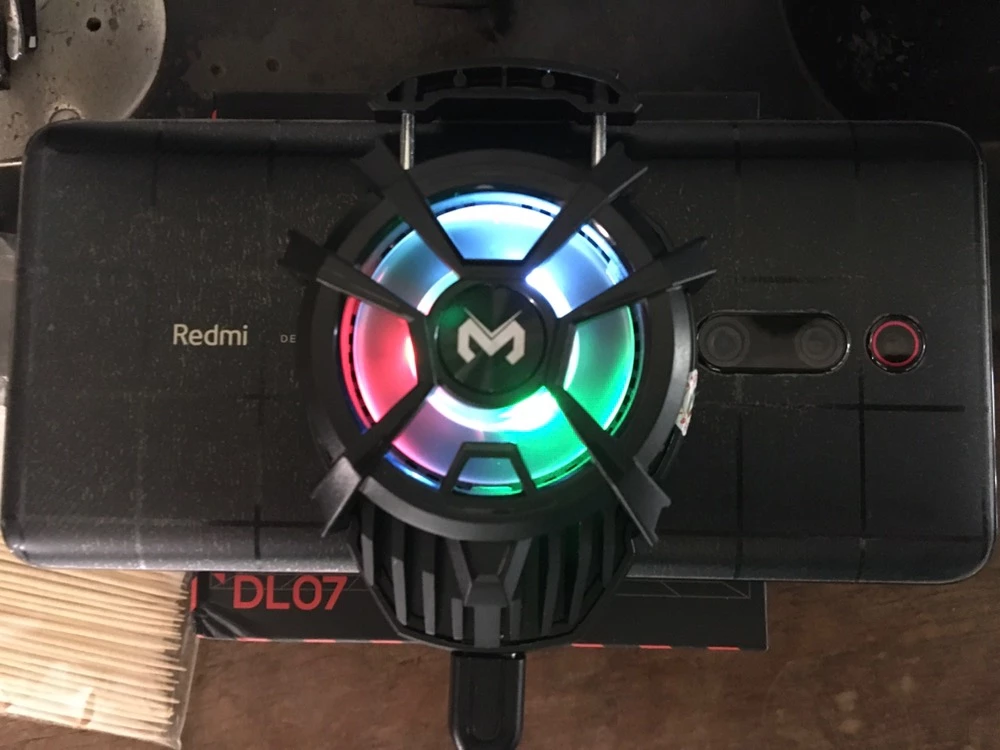 MEMO DL07 | Quạt tản nhiệt sò lạnh cho điện thoại, Màn hình LED hiển thị nhiệt độ, LED RGB, Tặng kèm bao tay chơi game