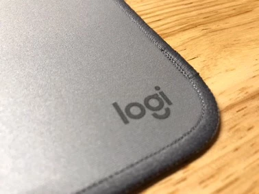 Bàn di chuột cỡ lớn Logitech Desk Mat - Đế chống trượt, lướt dễ dàng, chống đổ tràn