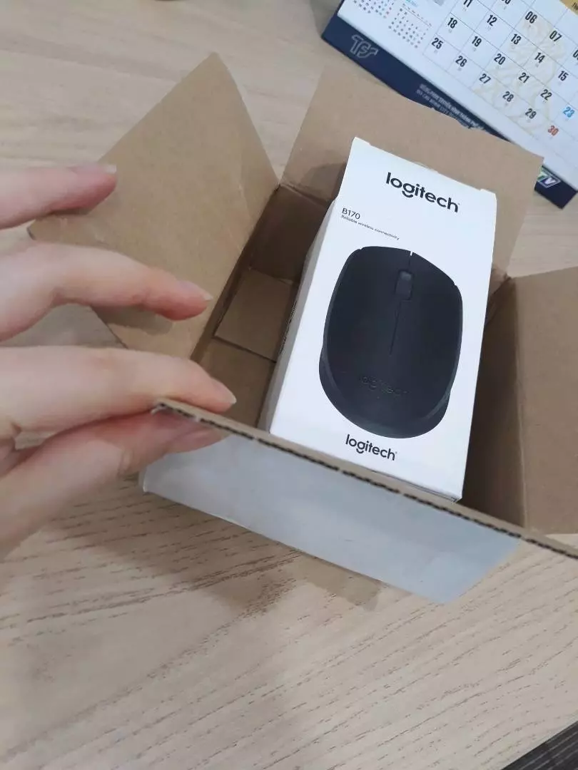 Chuột không dây Logitech B170 - USB, nhỏ gọn, thuận cả 2 tay, phù hợp PC/Laptop