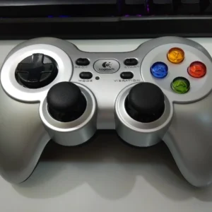 Tay cầm chơi gaming console không dây Logitech F710 - USB 2.4Ghz, 4 phím di chuyển D-Pad