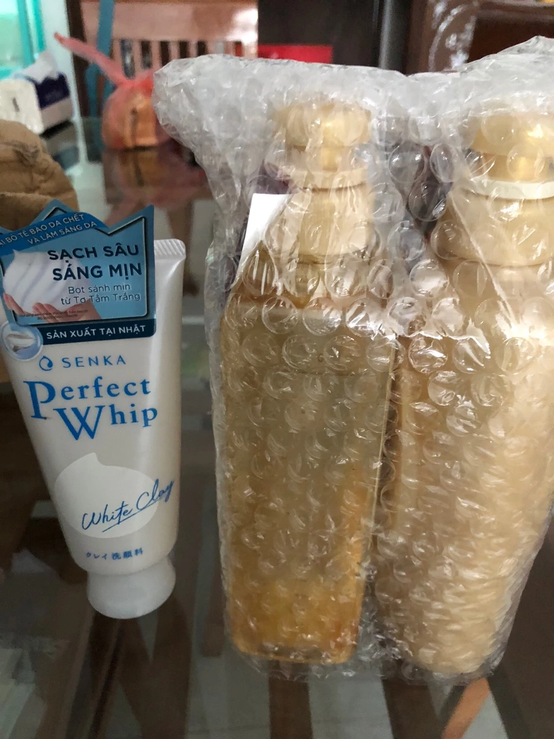 Sữa rửa mặt Senka Perfect White Clay 120g tẩy tế bào chết dưỡng trắng sáng ẩm mịn đều màu da