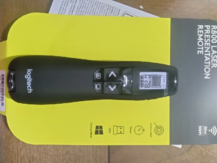 Bút trình chiếu LOGITECH R800 - Có màn hình LCD, phạm vi kết nối 30M
