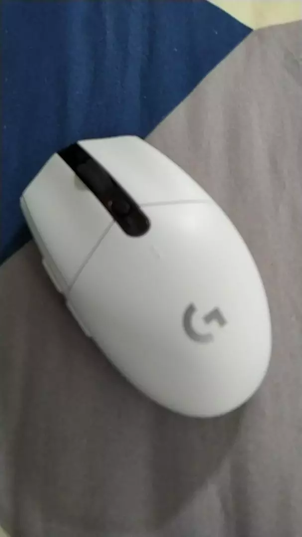 Chuột gaming không dây Logitech G304 - nhẹ, 6 nút lập trình, onboard memory, pin 250h