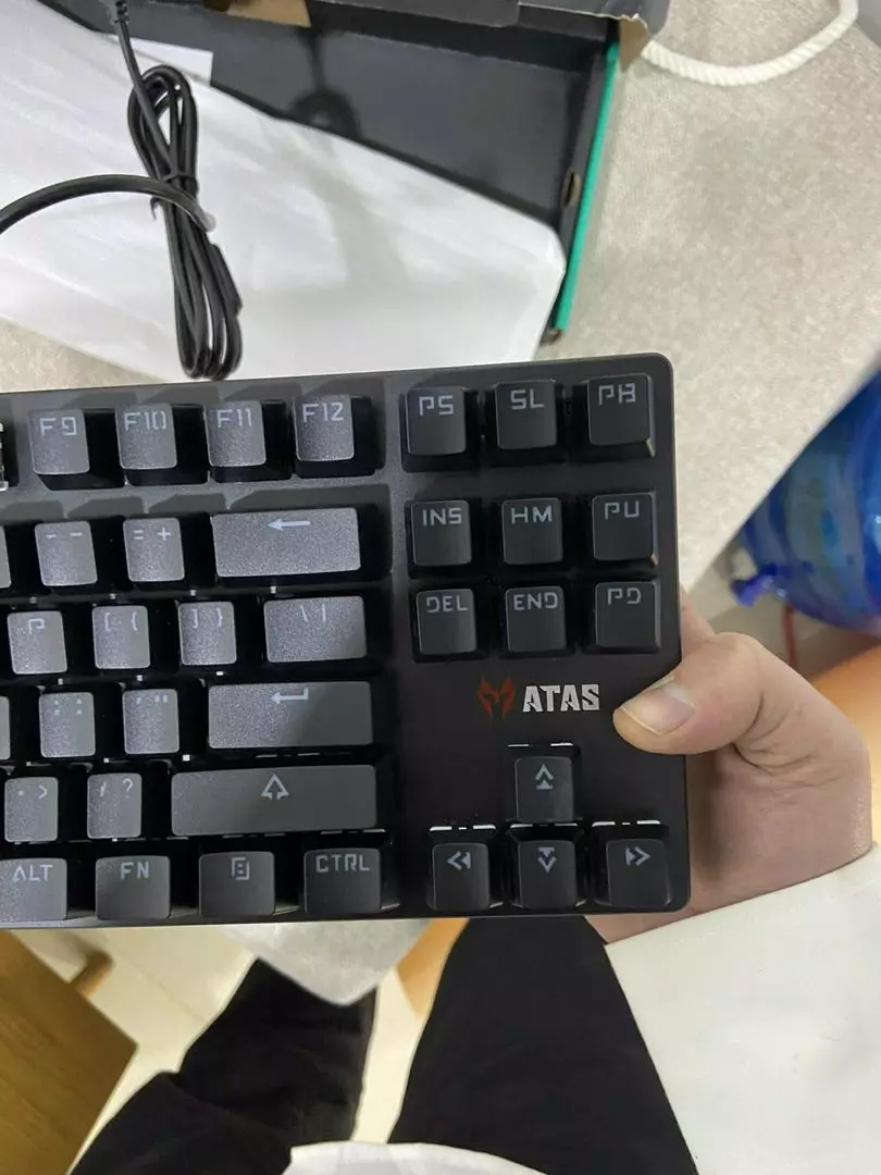 Bàn phím cơ K550 V4 Red Switch Layout TKL 87 phím - Có hot-swap - LED Rain bown