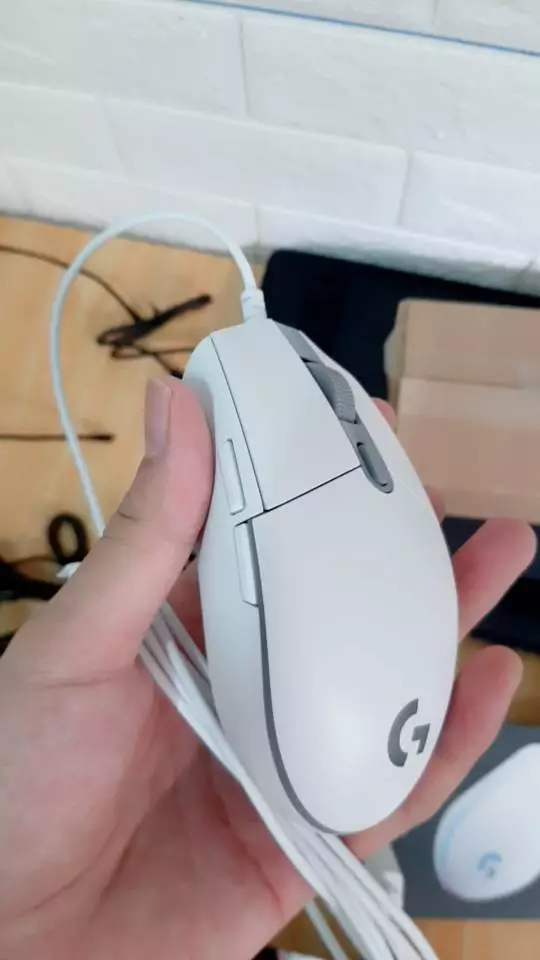 Chuột gaming có dây Logitech G102 Lightsync - Tùy chỉnh RGB, 6 nút lập trình, nhẹ