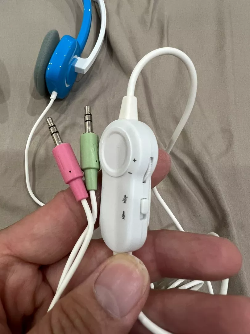 Tai nghe chụp tai Logitech H150 - 2 jack 3.5mm, Mic khử giảm tiếng ồn, âm thanh nổi