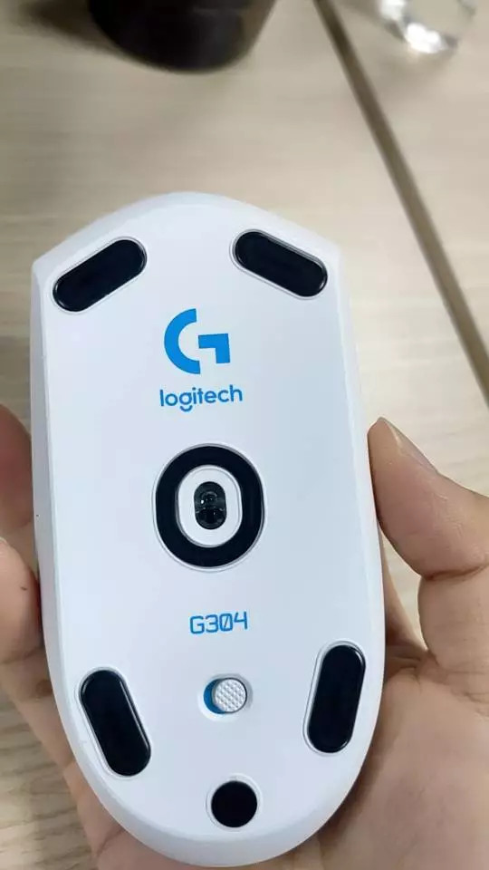 Chuột gaming không dây Logitech G304 - nhẹ, 6 nút lập trình, onboard memory, pin 250h