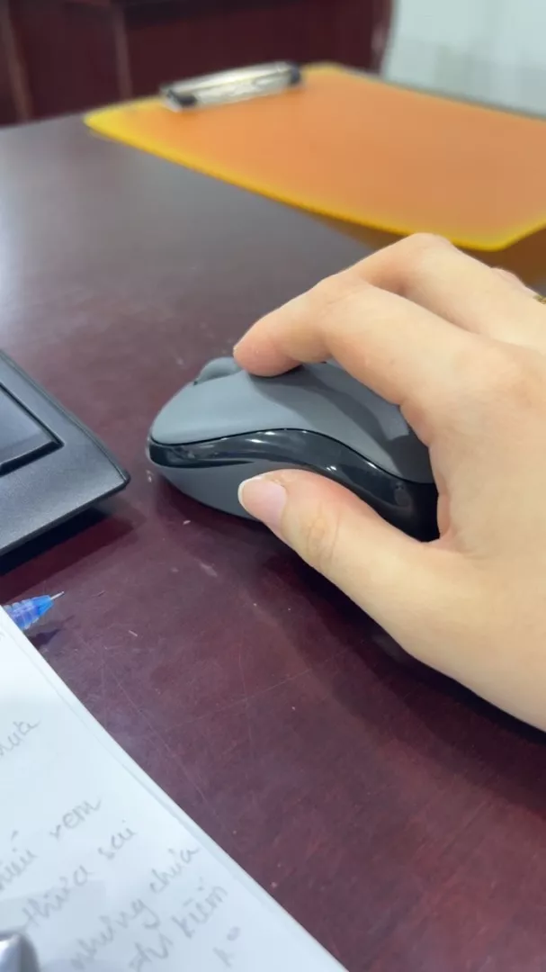 Chuột không dây Logitech M220 Silent - giảm ồn, USB, pin 1.5 năm, phù hợp PC/Laptop