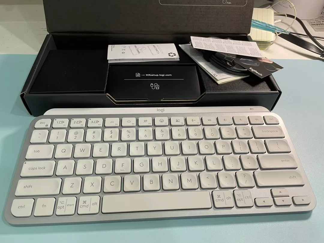 Bàn phím không dây Bluetooth Logitech MX Keys Mini - Nhỏ gọn, Phím tắt thông minh
