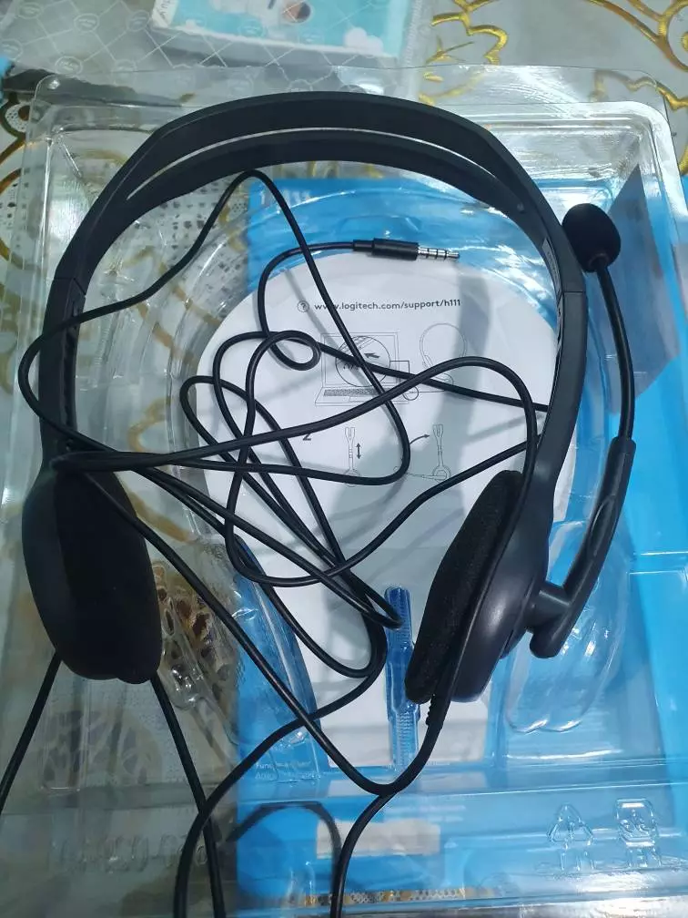 Tai nghe chụp tai Logitech H110 - 2 jack 3.5mm, Mic khử giảm tiếng ồn, âm thanh nổi