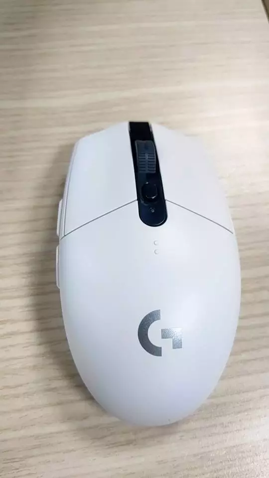 Chuột gaming không dây Logitech G304 - nhẹ, 6 nút lập trình, onboard memory, pin 250h