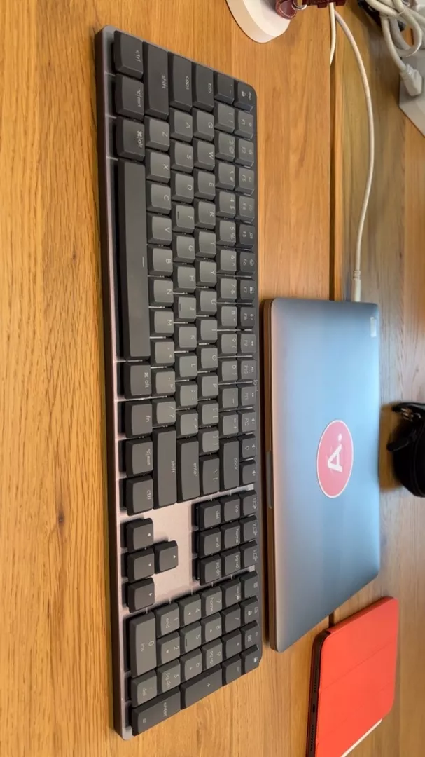 Bàn phím cơ không dây Logitech MX Mechanical – Tactile, chiếu sáng nền, sạc USB-C, mac OS | Win