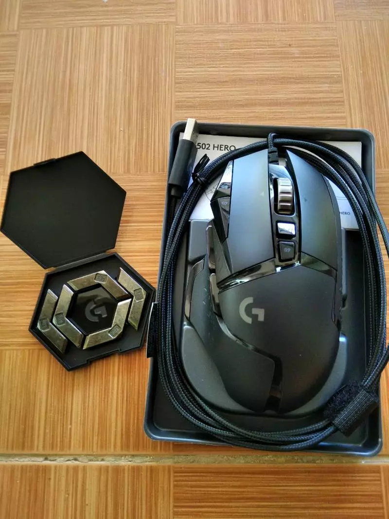 Chuột gaming có dây Logitech G502 Hero - Cảm biến Hero 25k, RGB, 11 nút lập trình