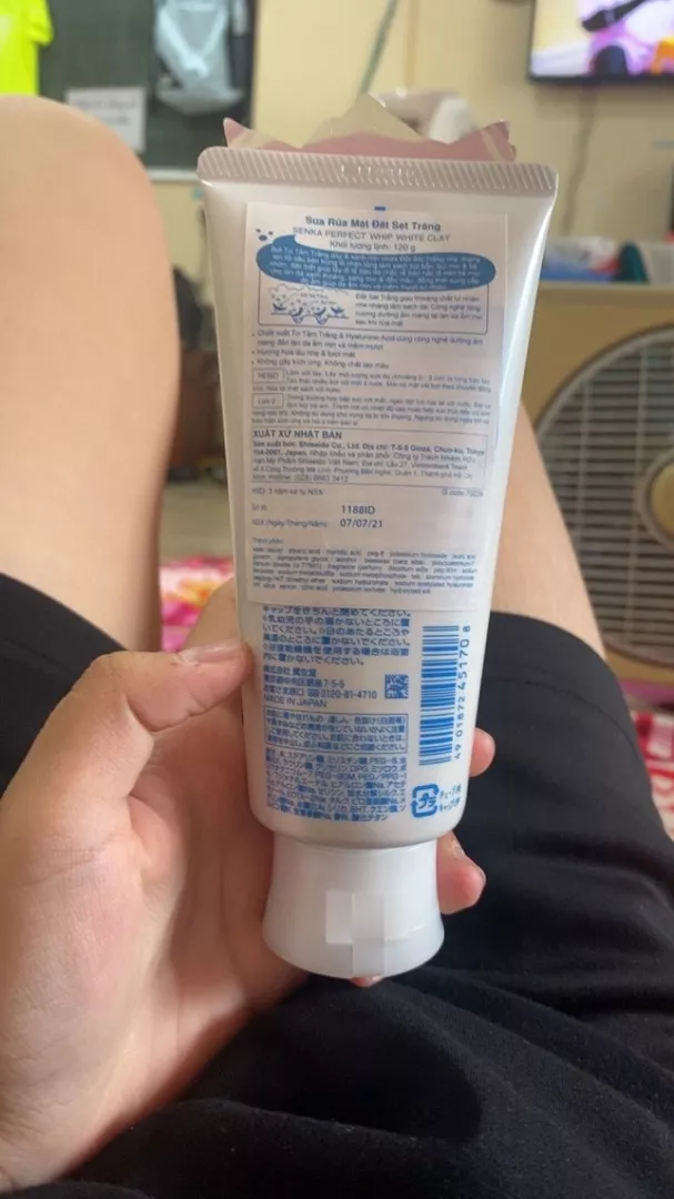 Sữa rửa mặt Senka Perfect White Clay 120g tẩy tế bào chết dưỡng trắng sáng ẩm mịn đều màu da