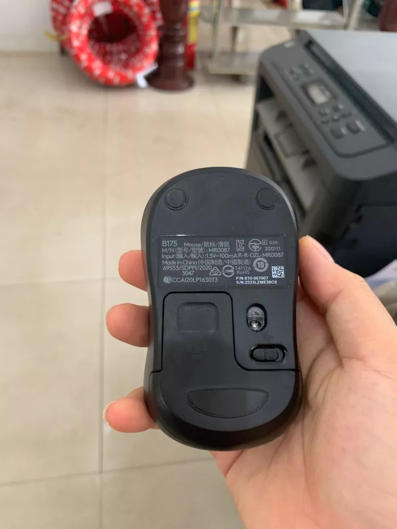 Chuột không dây Logitech B175 - USB 2.4Ghz, pin 1 năm, nhỏ gọn, thuận cả 2 tay, phù hợp PC/Laptop