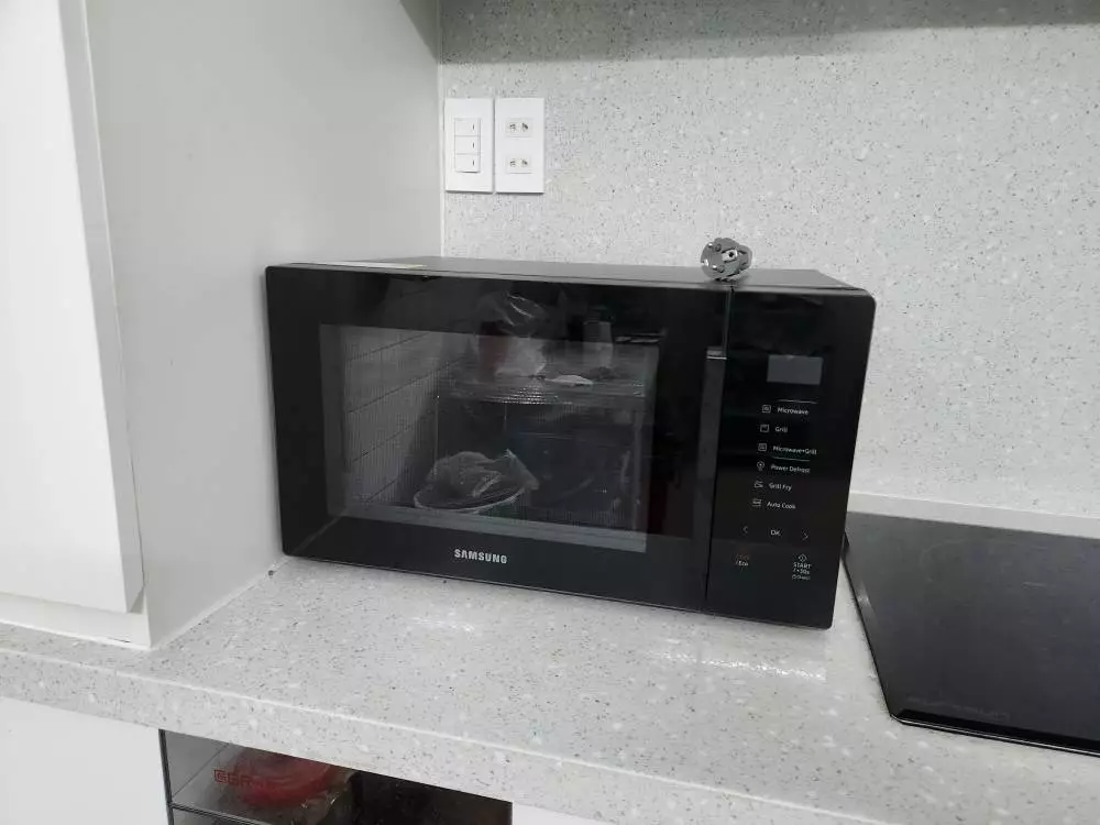 Lò Vi Sóng Samsung 30L MG30T5018CK/SV - Chế Độ Chiên Nướng Không Dầu Grill Fry, màu Đen