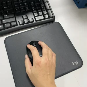 Bàn di chuột Logitech Mouse Pad Studio Series - Đế chống trượt, lướt dễ dàng, chống đổ tràn