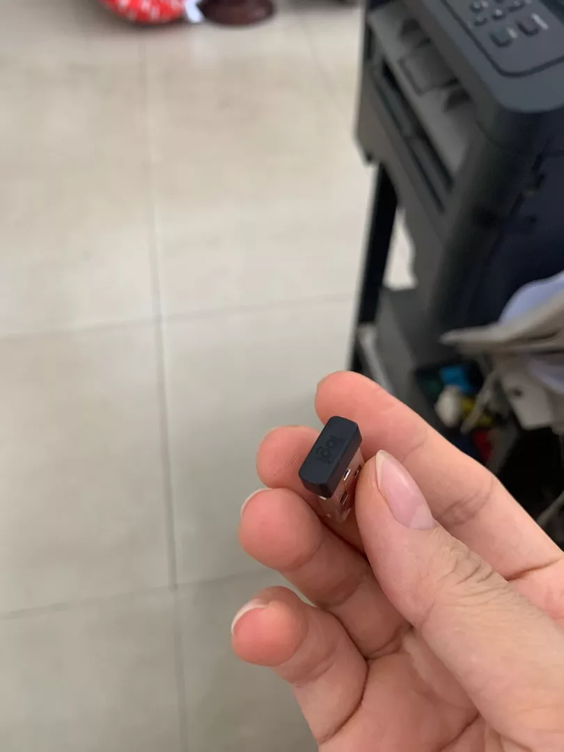 Chuột không dây Logitech B175 - USB 2.4Ghz, pin 1 năm, nhỏ gọn, thuận cả 2 tay, phù hợp PC/Laptop