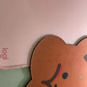 Bàn di chuột Logitech Mouse Pad Studio Series - Đế chống trượt, lướt dễ dàng, chống đổ tràn