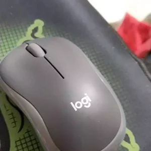 Chuột không dây Logitech M186 - USB, nhỏ gọn, thuận cả 2 tay, phù hợp PC/Laptop