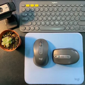 Bàn di chuột Logitech Mouse Pad Studio Series - Đế chống trượt, lướt dễ dàng, chống đổ tràn