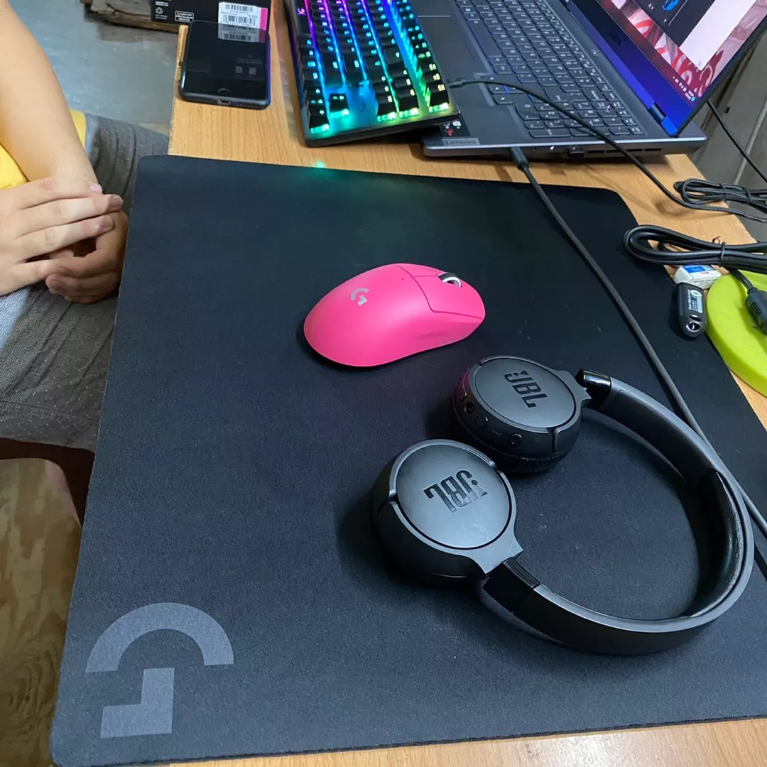 Bàn di chuột chơi gaming Logitech G640 - Bề mặt vải, ma sát tốt, chống trượt