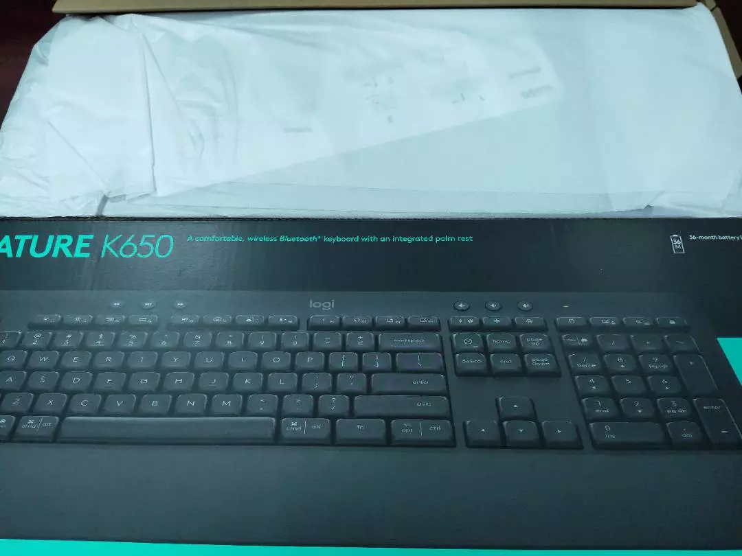 Bàn Phím Không Dây Logitech Signature K650 - Bàn phím số phụ, gác tay tích hợp, Bluetooth & USB Bolt