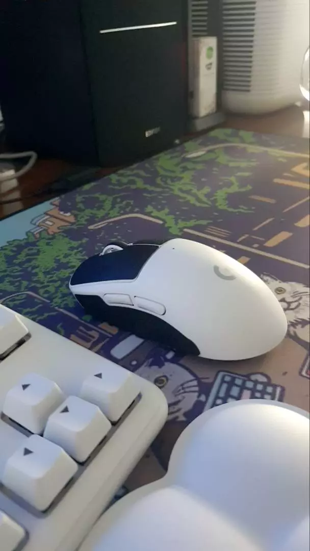 Chuột gaming không dây Logitech G Pro X Superlight - Siêu nhẹ, 5 nút lập trình, pin lâu