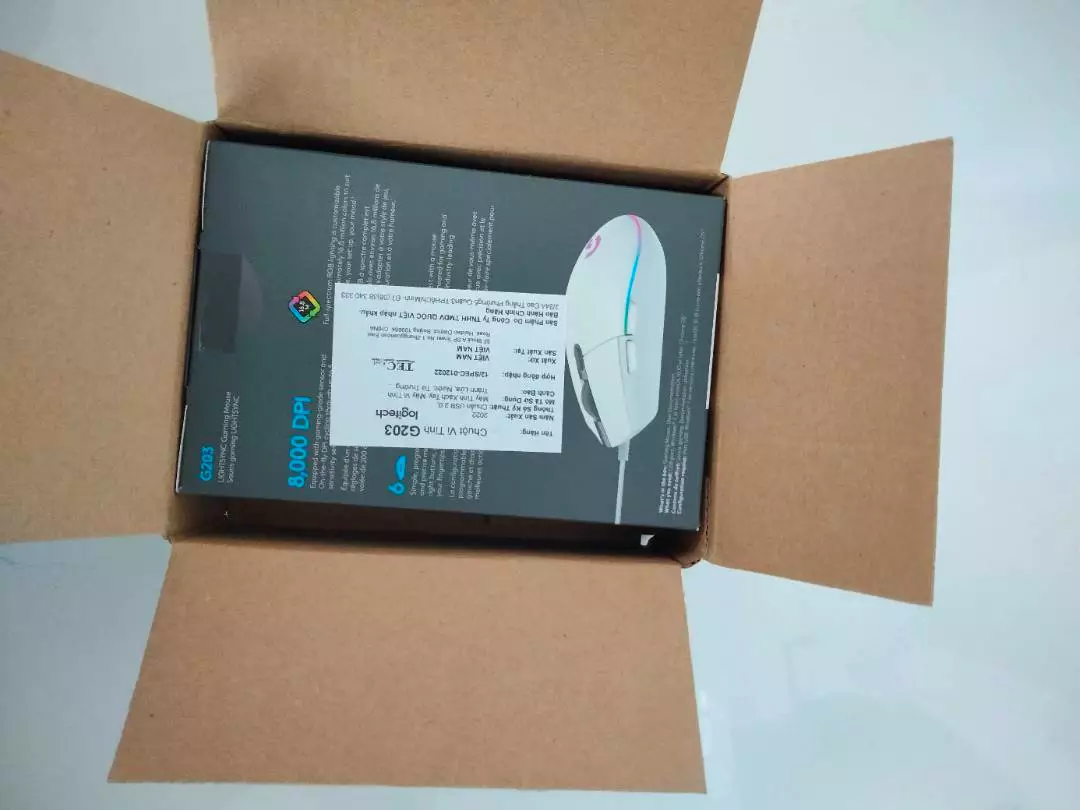 Chuột gaming có dây Logitech G203 Lightsync - Tùy chỉnh RGB, 6 nút lập trình, nhẹ