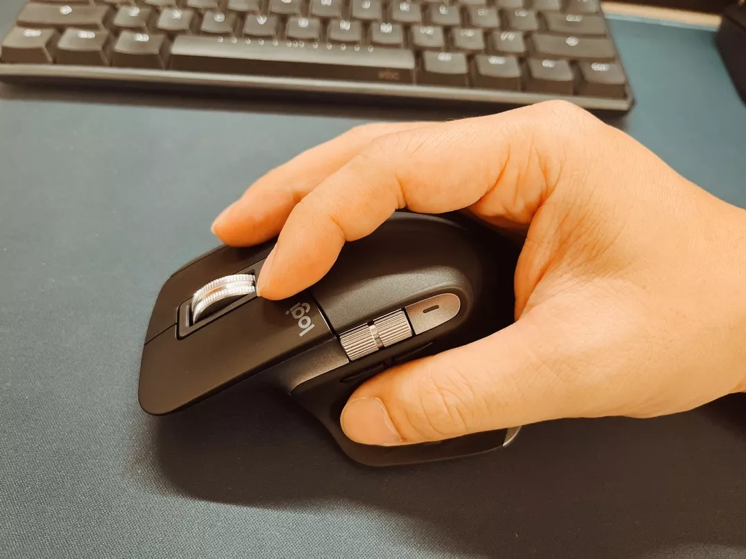Chuột không dây Bluetooth Logitech MX Master 3s – Yên tĩnh, 8K DPI, Cuộn siêu nhanh, sạc USB-C