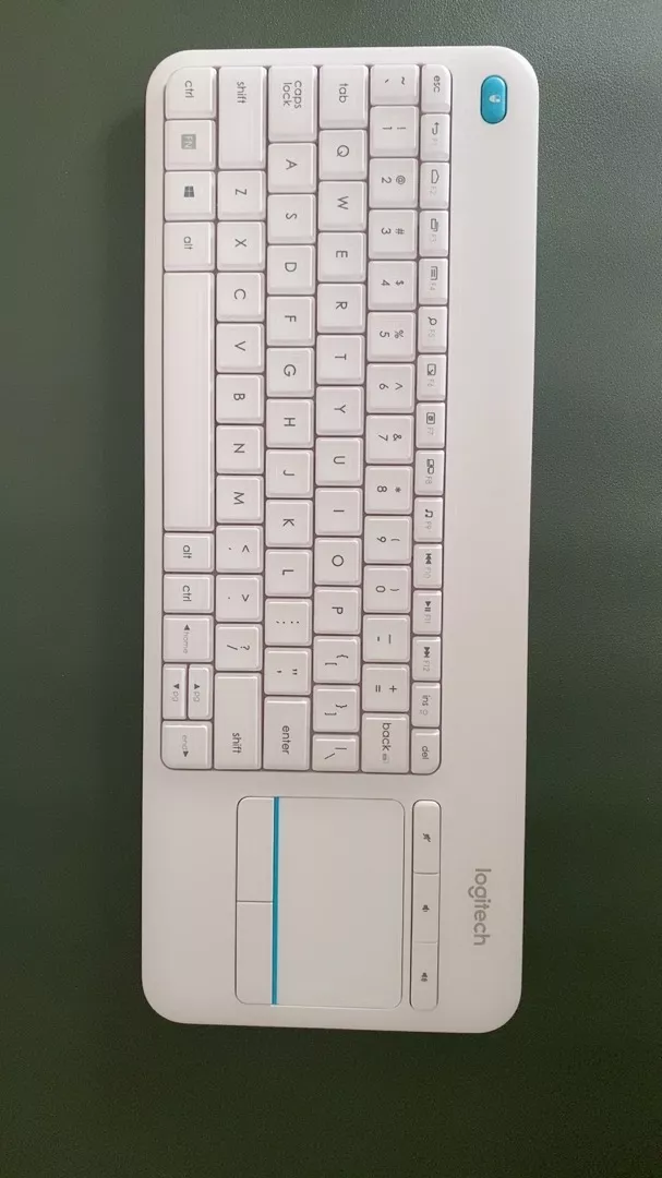 Bàn phím không dây Logitech K400 Plus, có touchpad để kết nối PC - TV, Laptop
