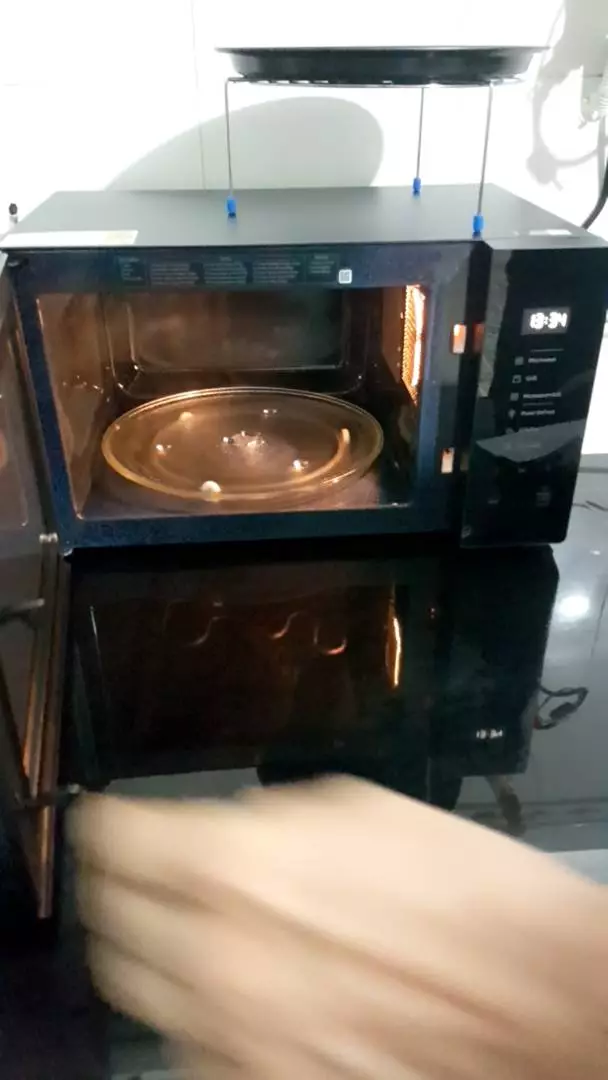 Lò Vi Sóng Samsung 30L MG30T5018CK/SV - Chế Độ Chiên Nướng Không Dầu Grill Fry, màu Đen