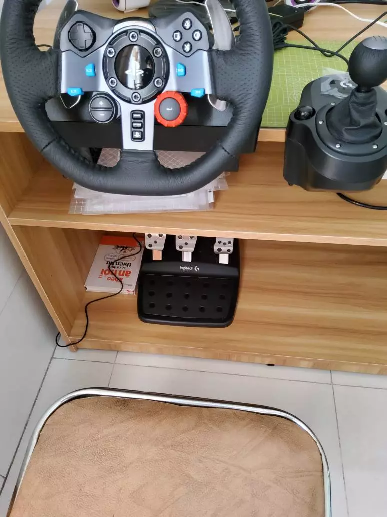 Combo Vô Lăng Logitech G29 Driving Force Và Cần số Logitech SHIFTER
