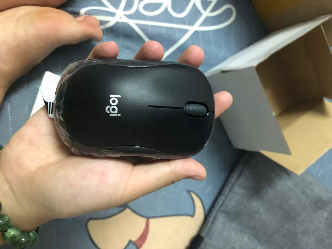 Chuột không dây Logitech B175 - USB 2.4Ghz, pin 1 năm, nhỏ gọn, thuận cả 2 tay, phù hợp PC/Laptop