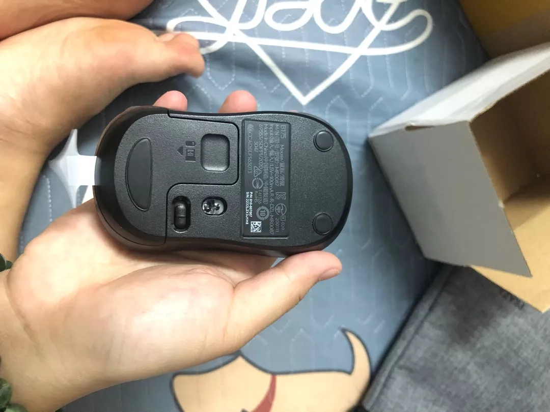 Chuột không dây Logitech B175 - USB 2.4Ghz, pin 1 năm, nhỏ gọn, thuận cả 2 tay, phù hợp PC/Laptop