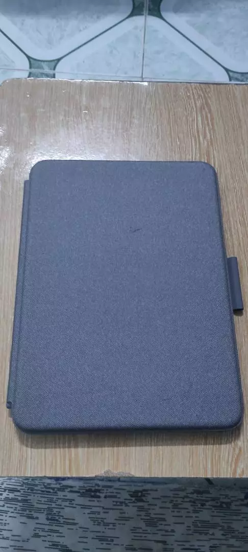 Bao da case kèm phím Logitech Combo Touch dành cho iPad Gen 10 (10.9 inch) - Tháo rời Trackpad