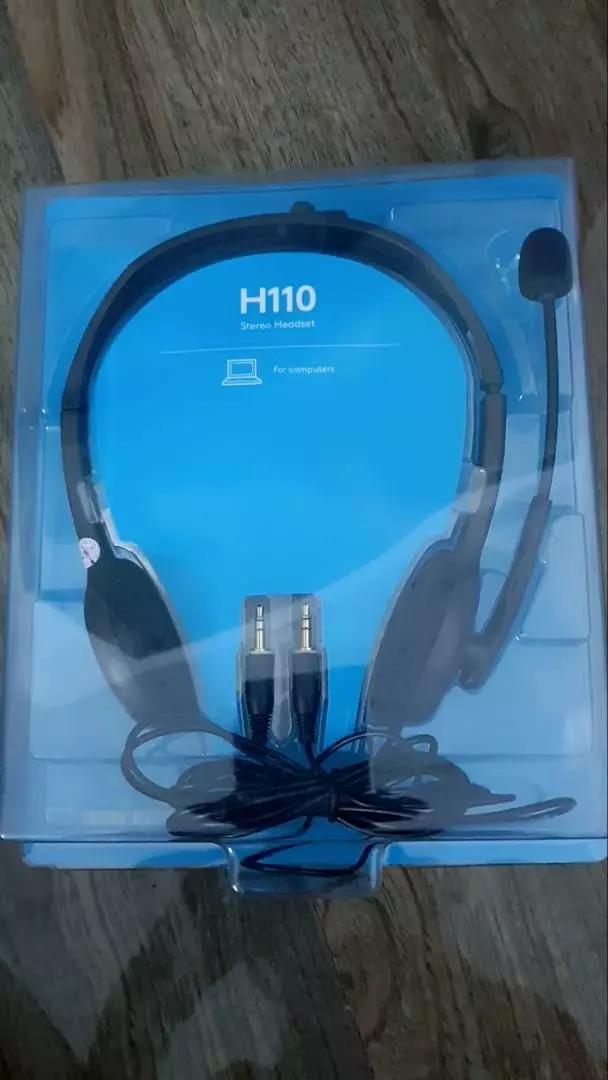 Tai nghe chụp tai Logitech H110 - 2 jack 3.5mm, Mic khử giảm tiếng ồn, âm thanh nổi