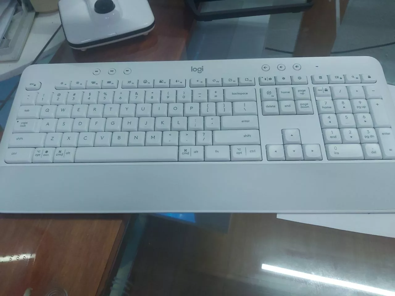 Bàn Phím Không Dây Logitech Signature K650 - Bàn phím số phụ, gác tay tích hợp, Bluetooth & USB Bolt