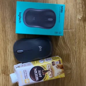 Chuột không dây Logitech M186 - USB, nhỏ gọn, thuận cả 2 tay, phù hợp PC/Laptop